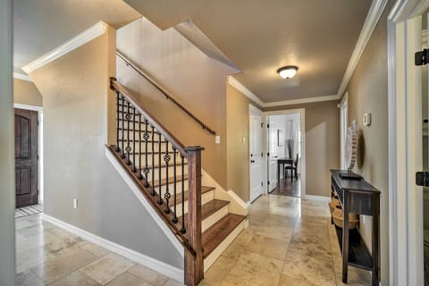 Luxe Canyon Lake Home w/ Gorgeous Lake Views! House in Canyon Lake