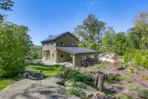 'The Glabin’: Garrison Gem w/ Deck & Fire Pit! House in Philipstown