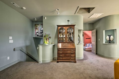 Falling Water Chalet Upper Unit: Near Bike Trails! Cottage in Bella Vista