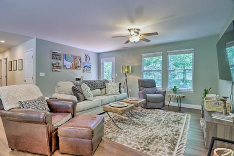 Smoky Mountains Leicester Home w/ Deck! House in Buncombe County