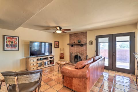 Tucson Haven w/ Pool, Fireplace & Mountain Views! House in Tanque Verde