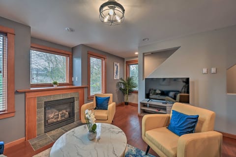 Stylish Townhome ~ 6 Miles to Downtown Seattle! Eigentumswohnung in Green Lake