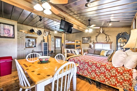 Renovated Bunkhouse on 12-Acre Horse Farm! Apartment in Ohio