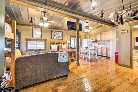 Renovated Bunkhouse on 12-Acre Horse Farm! Apartment in Ohio