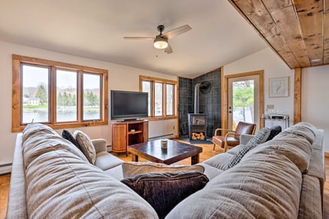 Cozy Castleton Cabin with Fire Pit + Water Access! House in Castleton
