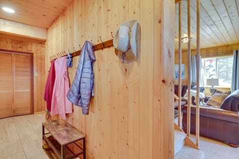 Lake George Cabin w/ Deck & Mountain Views! House in Colorado