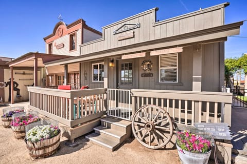 Western-Style Cottage, 15 Mi to Lake Pleasant Casa rural in New River
