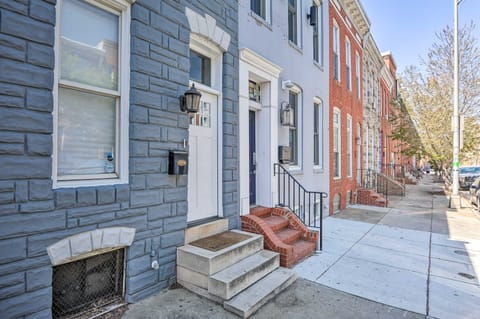 Baltimore Abode, Walk to Cross Street Market! Apartment in Baltimore