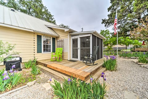 Cozy Canyon Lake Abode < 1 Mi to Boat Ramp! House in Canyon Lake