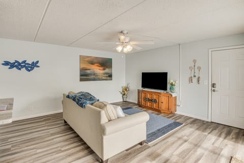 Oceanside Ormond Beach Condo, Steps to Shore! Apartment in Daytona Beach