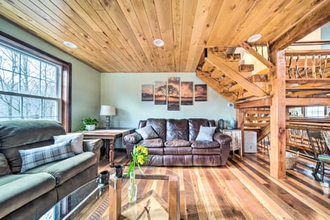 'Rose Valley House': Yard, Deck + Game Room! House in Allegheny River