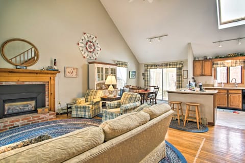 Serene Family Home w/ Game Room, Deck & Grill House in North Eastham