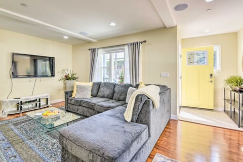 Sunny Oakland Retreat w/ Patio & Cute Garden! House in Temescal