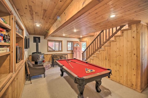 Peaceful & Idyllic Forest Cabin w/ Pool Table House in Pine Mountain Club