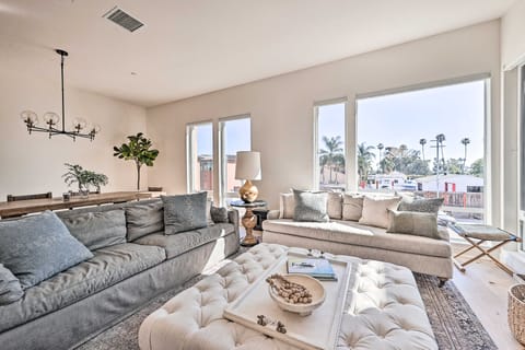 Luxe Retreat w/ Rooftop < Half Mi to Beach! Apartment in Dana Point