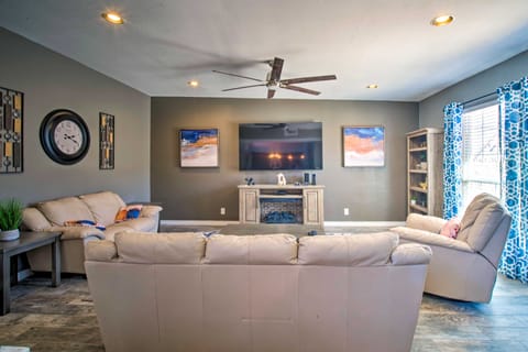 Modern El Paso Home w/ Backyard & Fire Pit! House in El Paso