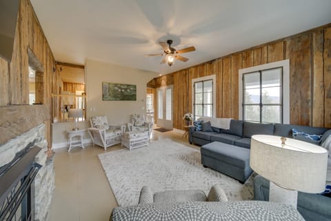 Scenic Loon Lake Adventure Retreat w/ Dock! House in Washington