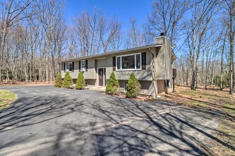 Sleek Albrightsville Home w/ Deck, Game Room House in Tunkhannock Township