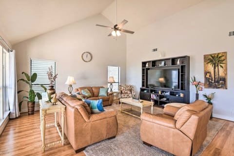 Coastal Crystal Beach House - Walk to Beach! House in Bolivar Peninsula