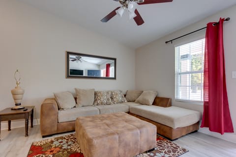 Dog-Friendly Pensacola Duplex ~ 7 Mi to Downtown Apartment in Bellview