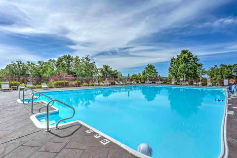 Resort Condo w/ Covered Patio & Pool Access! Condo in Hollister