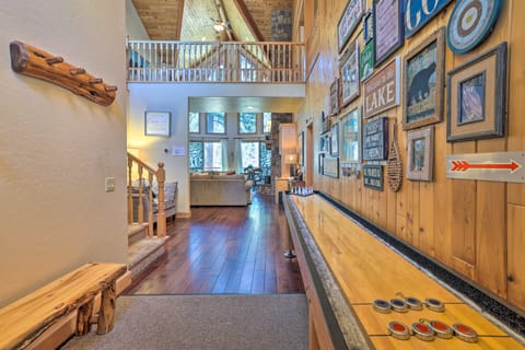 Expansive Cabin with Hot Tub + Walk to Ski Lift! House in Big Bear