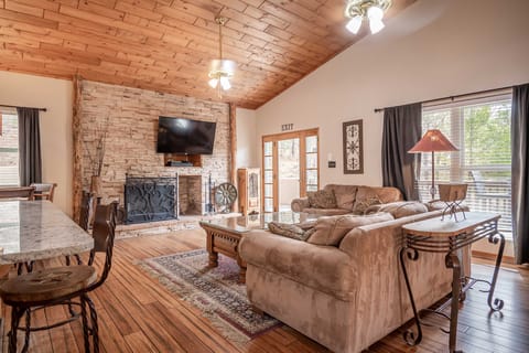 Stunning Ruidoso Cabin w/ Private Hot Tub! House in Ruidoso