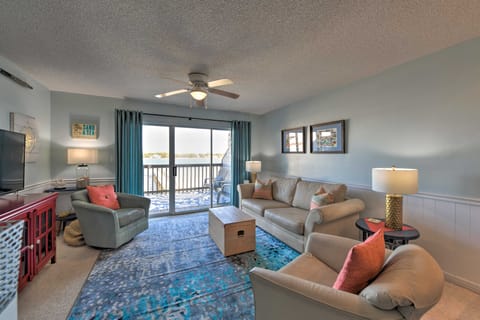 Stylish Gulf Shores Getaway w/ Dock Access! Apartment in West Beach