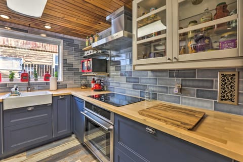 Lake Cabin w/ King Bed, Foodie Kitchen, & Views House in Colorado