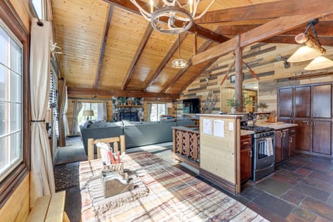 1 Mi to Slopes: Big Bear Lake 'Alpen Haus' w/ Spa House in Big Bear
