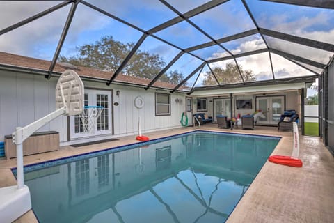 Jupiter Resort Style Pool House < 3 Mi to Beach! Apartment in Jupiter