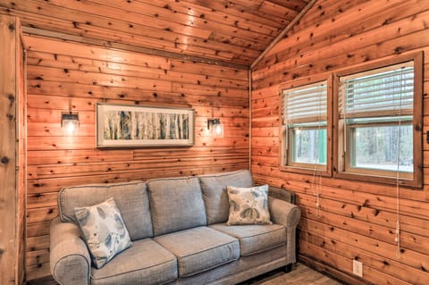 Charming New Bern Log Cabin - Pets Welcome! House in New Bern