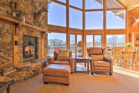 Lodge w/ Indoor Pool, Along Devil's Lake Park House in Lake Wisconsin