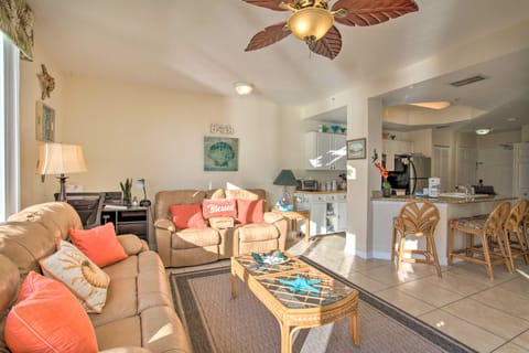 Bayfront Retreat: Private Balcony & Pool Access! Apartment in Seminole