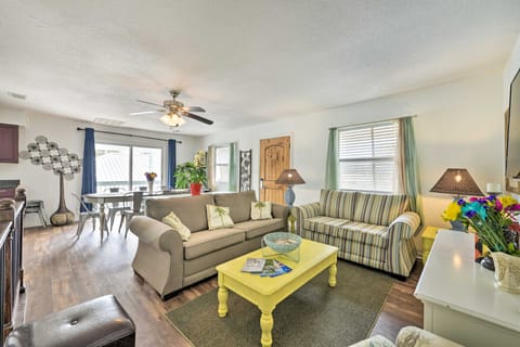 PCB Group Retreat w/ Deck, 1 Block to Beach! House in Sunnyside