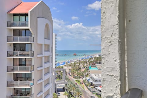 Oceanfront Condo w/ Balcony & Stunning Views! Eigentumswohnung in Clearwater Beach