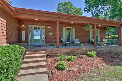 Rustic Lake-View Home Near Greers Ferry Lake House in Greers Ferry Lake