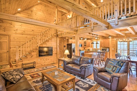Charming Cabin w/ Deck & Grill - Near Skiing! Maison in Whitefield