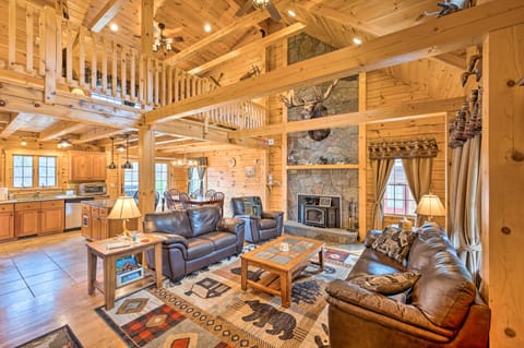 Charming Cabin w/ Deck & Grill - Near Skiing! Haus in Whitefield