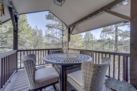 Munds Park Cabin: A/C, Grill, & Fire Pit! House in Munds Park