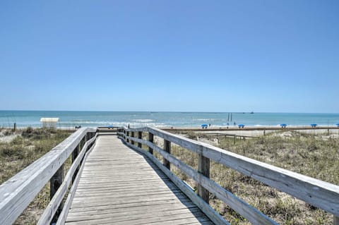 Calm Coastal Haven w/ 2 Balconies Near Beach Apartment in Carolina Beach