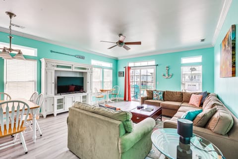 Calm Coastal Haven w/ 2 Balconies Near Beach Apartment in Carolina Beach