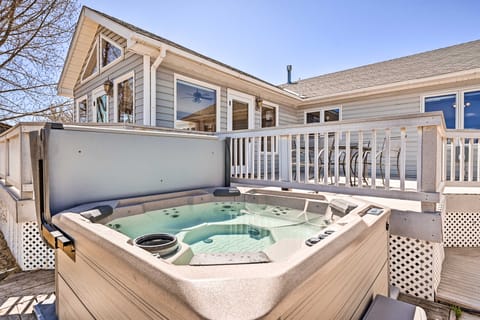 Charming Buena Vista Home w/ Hot Tub + Deck! House in Buena Vista