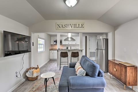 Bright Columbia Home: 47 Mi to Dtwn Nashville House in Columbia