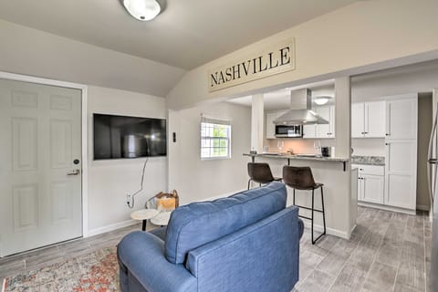 Bright Columbia Home: 47 Mi to Dtwn Nashville House in Columbia