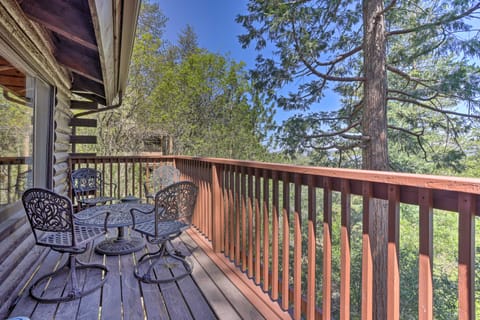Charming Cabin w/ Views: 1 Mi to Lake Gregory House in Crestline