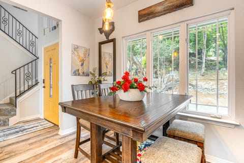 Beach & Pool Access at Lake Travis Family Getaway! House in Point Venture