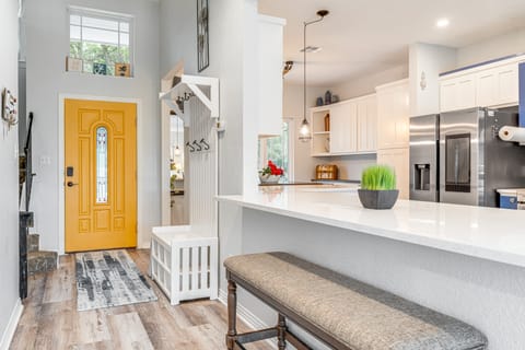 Beach & Pool Access at Lake Travis Family Getaway! House in Point Venture