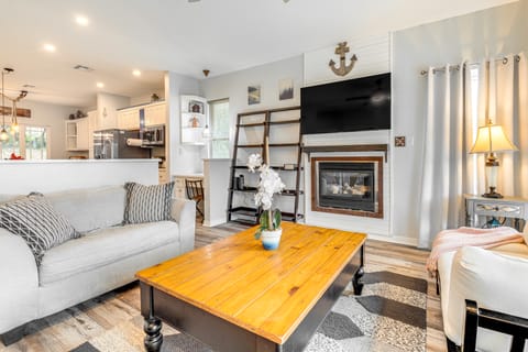 Beach & Pool Access at Lake Travis Family Getaway! House in Point Venture