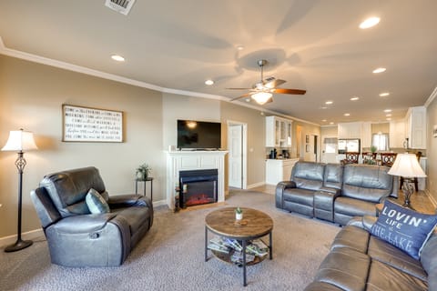 Hot Springs Condo on Lake Hamilton w/ Pool Access Apartment in Lake Hamilton